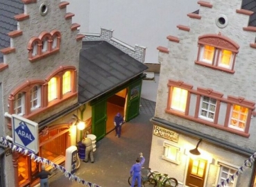 BV Aral Tankstelle Diorama 1960 Pola Meistermodell Hesselbach HO Plastikmodell (5931)